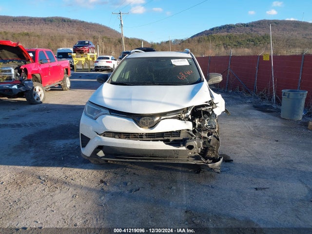 JTMZFREV9GD086944 Toyota RAV4 LE
