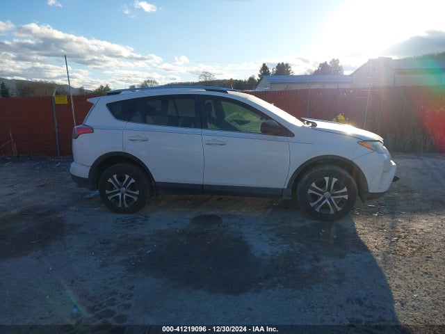 JTMZFREV9GD086944 Toyota RAV4 LE