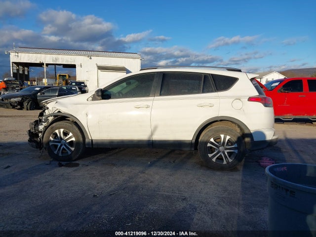 JTMZFREV9GD086944 Toyota RAV4 LE