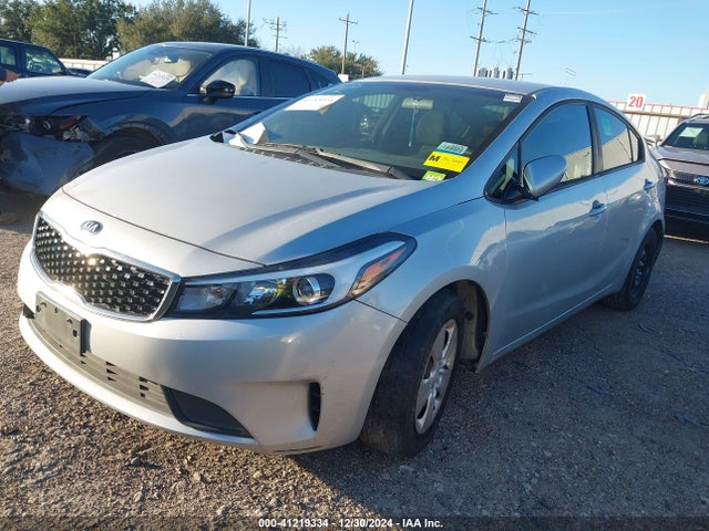 KIA FORTE LX 2017 3KPFK4A79HE071479 Image 2