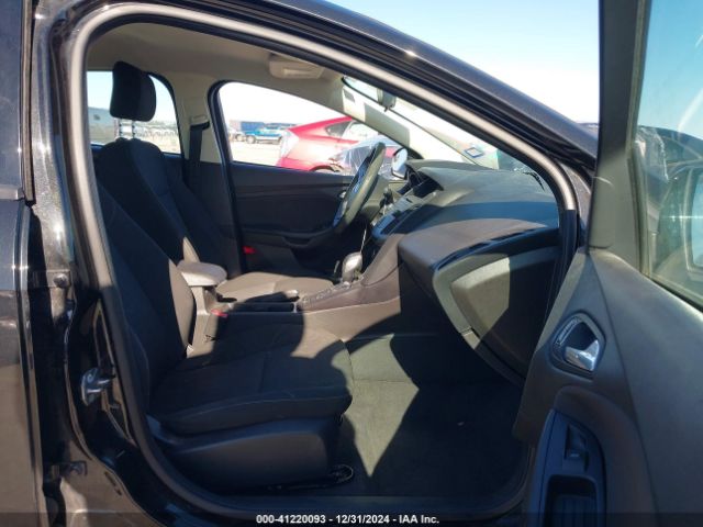 1FADP3F28FL356510 Ford FOCUS SE