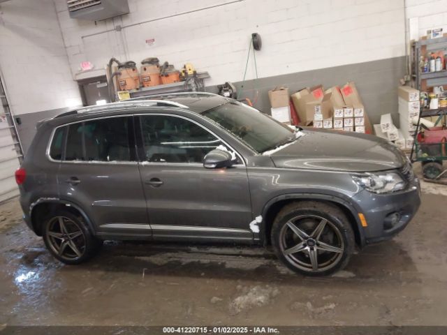WVGBV3AX4EW095816 Volkswagen Tiguan R-line