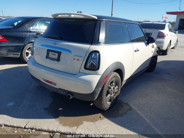 2011 MINI COOPER WMWSU3C56BT091389 Photo 3