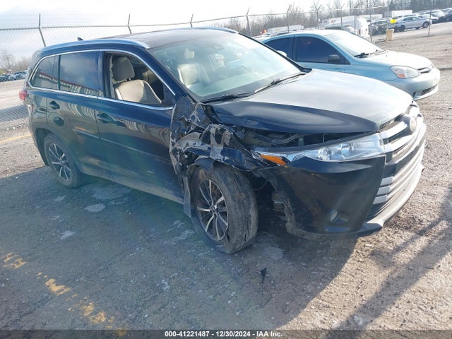 Toyota Highlander Xle 2017 5TDJZRFH9HS411997 Image 1