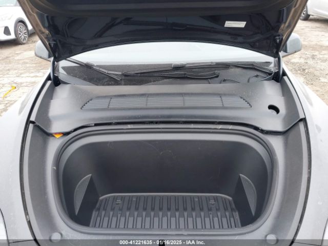2024 TESLA MODEL Y 7SAYGAEE9RF180802 Photo 9
