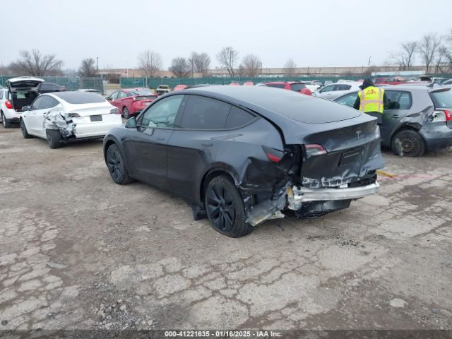 2024 TESLA MODEL Y 7SAYGAEE9RF180802 Photo 2
