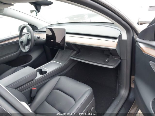 2024 TESLA MODEL Y 7SAYGAEE9RF180802 Photo 4