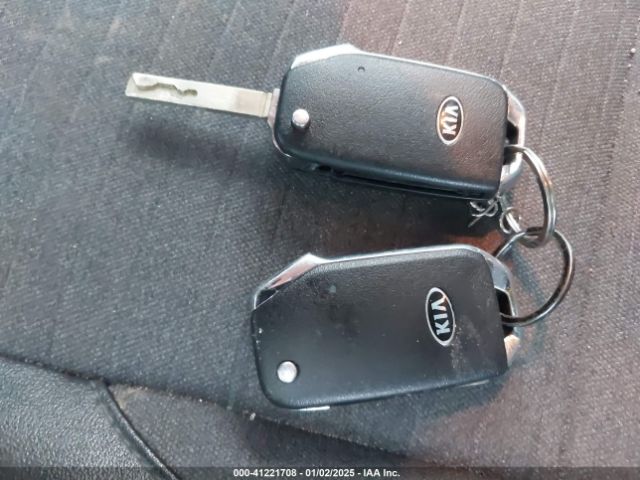 KNDEU2AA5M7045302 KIA SELTOS S