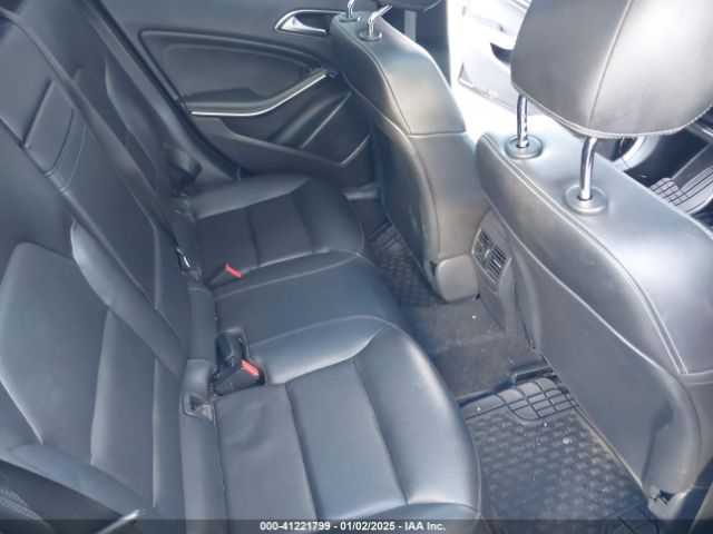 WDCTG4GBXFJ070528 Mercedes-Benz Gla 250 4matic