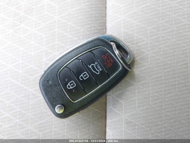 KM8J3CA41HU445880 Hyundai TUCSON SE