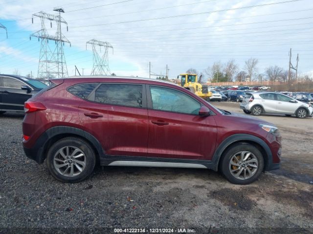 KM8J3CA41HU445880 Hyundai TUCSON SE