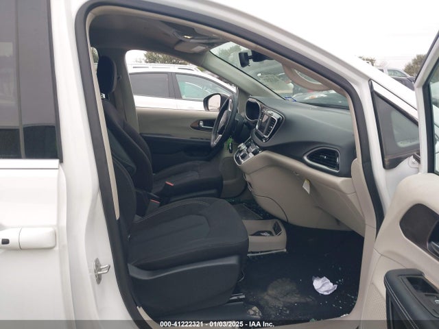 2C4RC1CG1PR531723 Chrysler Voyager Lx