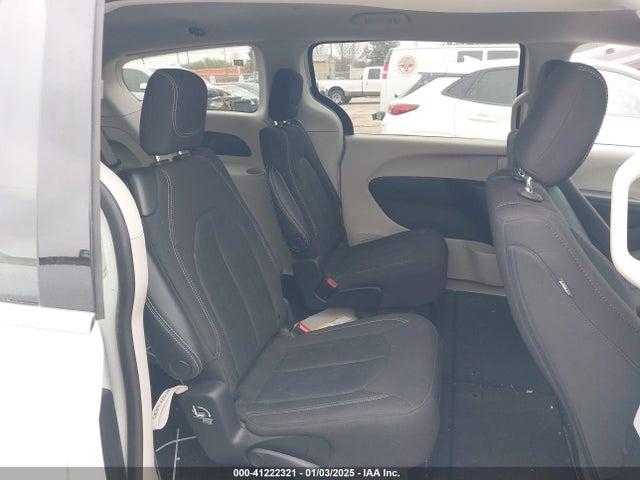 2C4RC1CG1PR531723 Chrysler Voyager Lx