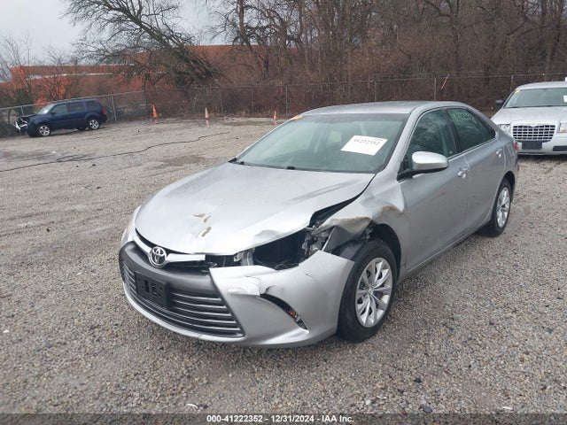 Toyota CAMRY LE 2015 4T4BF1FKXFR510056 Image 2