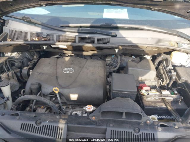 5TDKZ3DCXHS844432 Toyota Sienna Le 8 Passenger