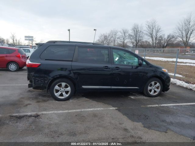 5TDKZ3DCXHS844432 Toyota Sienna Le 8 Passenger