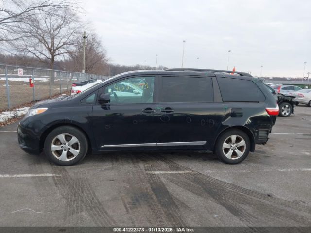 5TDKZ3DCXHS844432 Toyota Sienna Le 8 Passenger