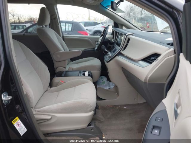 5TDKZ3DCXHS844432 Toyota Sienna Le 8 Passenger