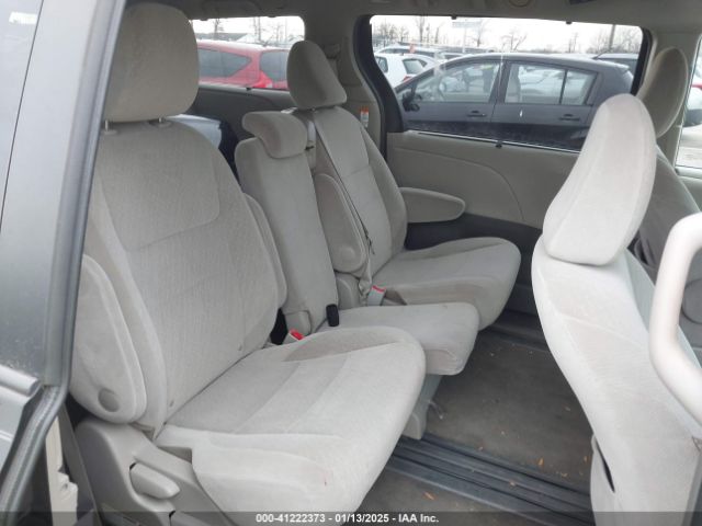 5TDKZ3DCXHS844432 Toyota Sienna Le 8 Passenger