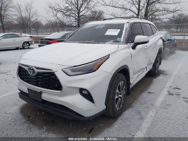 5TDGZRBH1NS586725 Toyota Highlander Xle