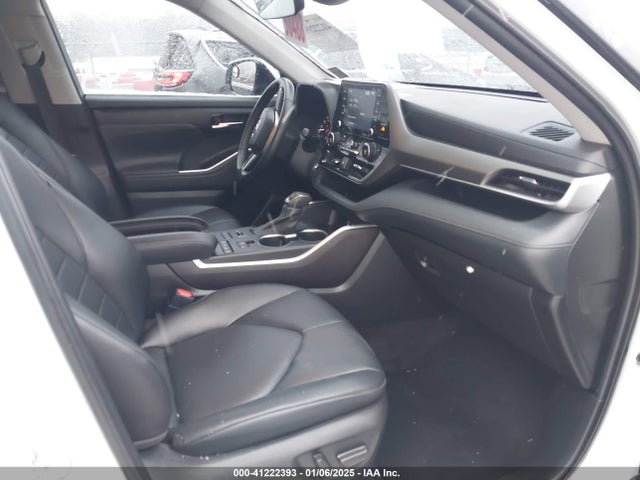 5TDGZRBH1NS586725 Toyota Highlander Xle