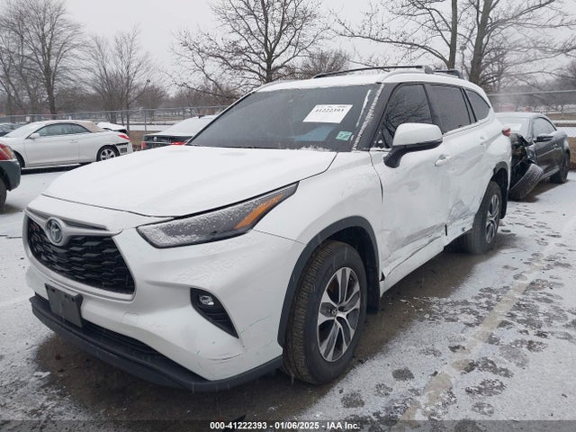 5TDGZRBH1NS586725 Toyota Highlander Xle