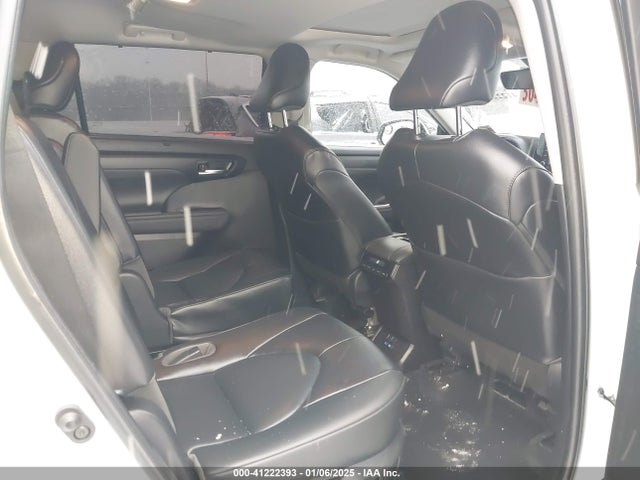 5TDGZRBH1NS586725 Toyota Highlander Xle