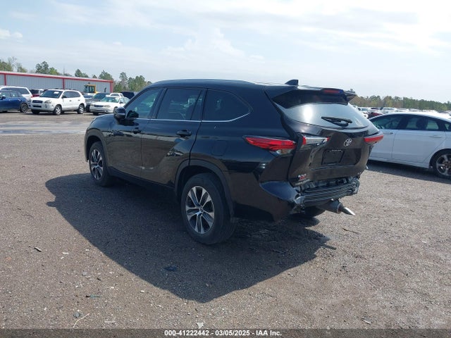 Toyota Highlander Xle 2022 5TDGZRAH1NS122206 Image 3