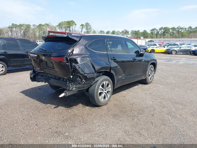 Toyota Highlander Xle 2022 5TDGZRAH1NS122206 Image 4