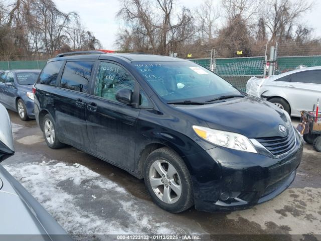 5TDKZ3DC9HS874442 Toyota Sienna Le 8 Passenger