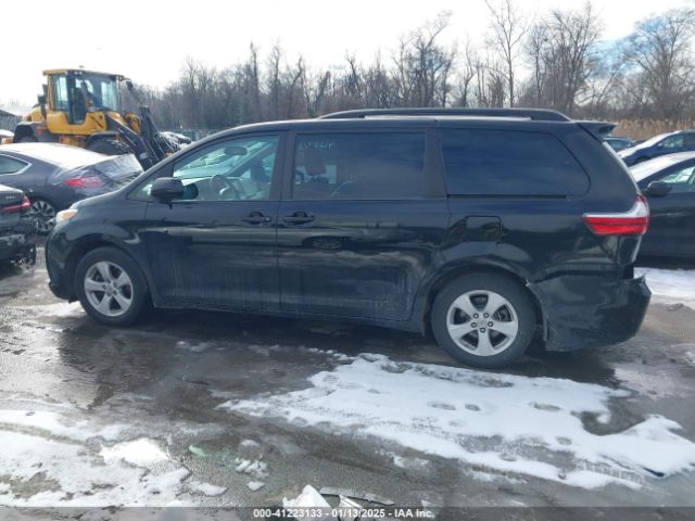 5TDKZ3DC9HS874442 Toyota Sienna Le 8 Passenger