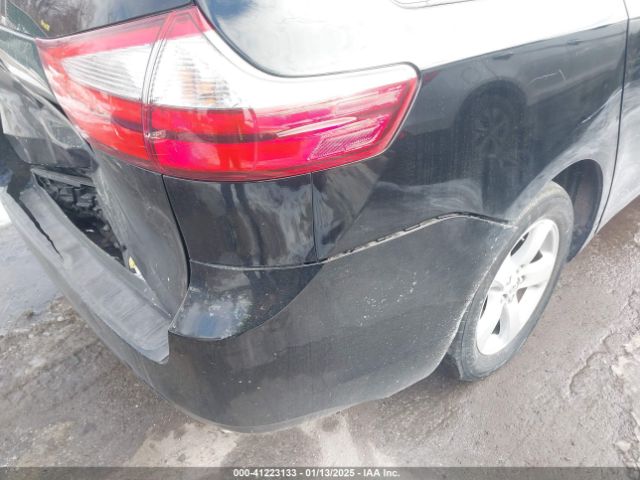 5TDKZ3DC9HS874442 Toyota Sienna Le 8 Passenger