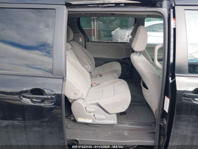 5TDKZ3DC9HS874442 Toyota Sienna Le 8 Passenger