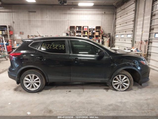 JN1BJ1CR8HW142307 Nissan Rogue Sport S