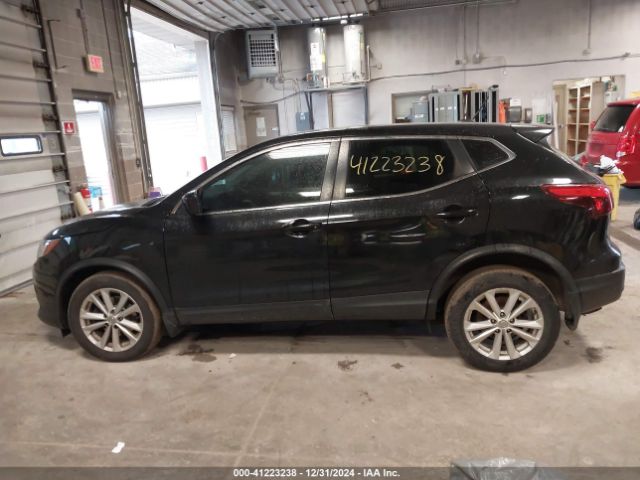 JN1BJ1CR8HW142307 Nissan Rogue Sport S
