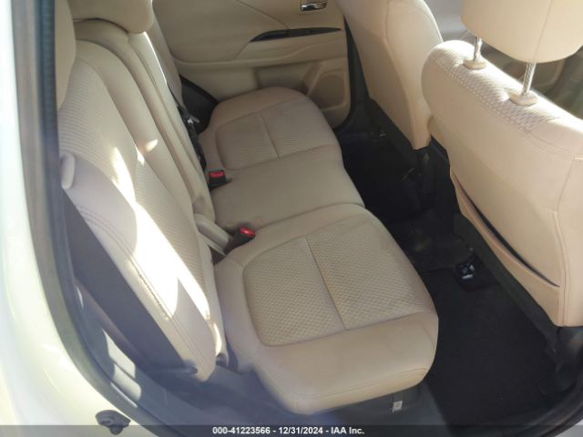 JA4AD3A31GZ047704 Mitsubishi Outlander Se