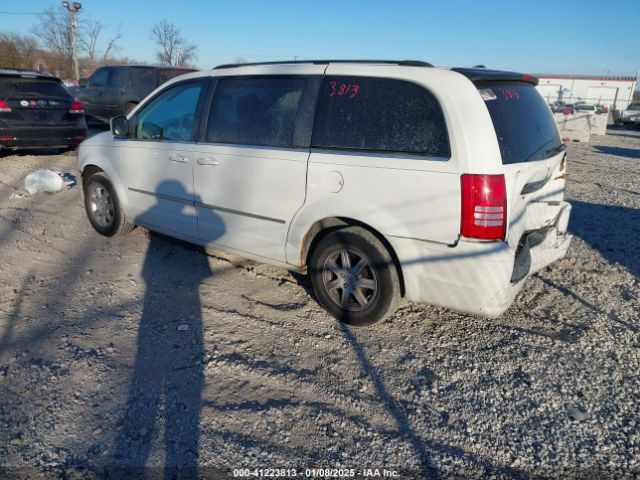 2010 CHRYSLER TOWN & COUNTRY 2A4RR5D18AR310587 Photo 2