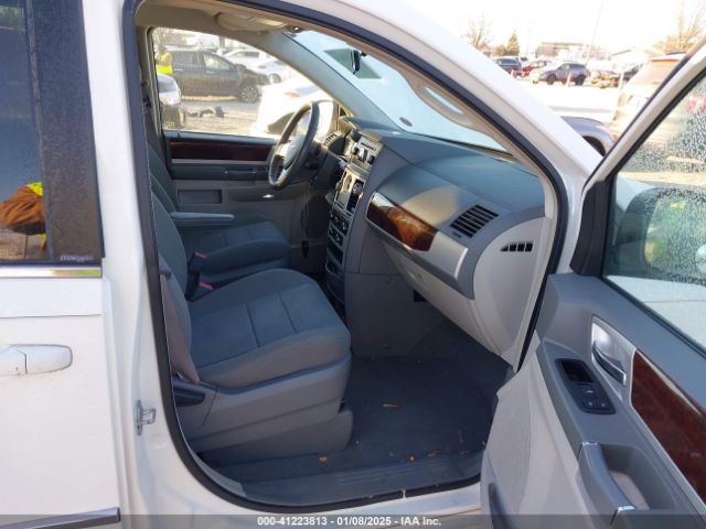 2010 CHRYSLER TOWN & COUNTRY 2A4RR5D18AR310587 Photo 4
