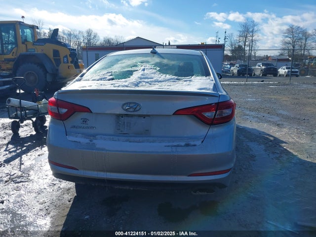 Hyundai SONATA SE 2015 5NPE24AF7FH223013 Image 16