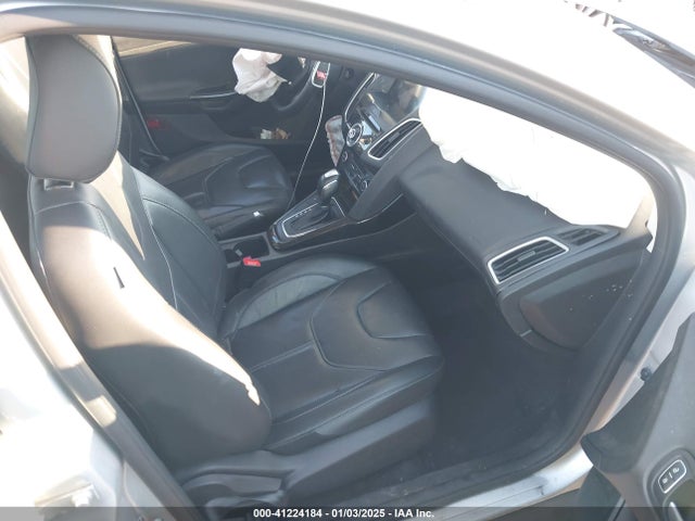 1FADP3J29JL273071 Ford Focus Titanium