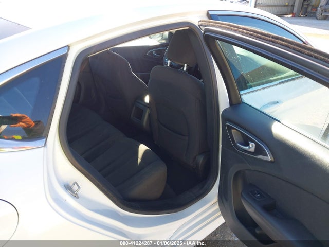 Chrysler 200 Limited 2015 1C3CCCAB9FN694256 Image 8