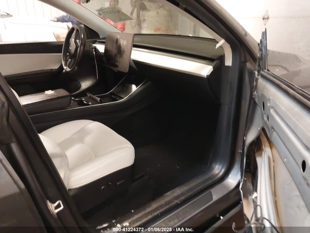 2021 TESLA MODEL Y 5YJYGDEE9MF109820 Photo 4