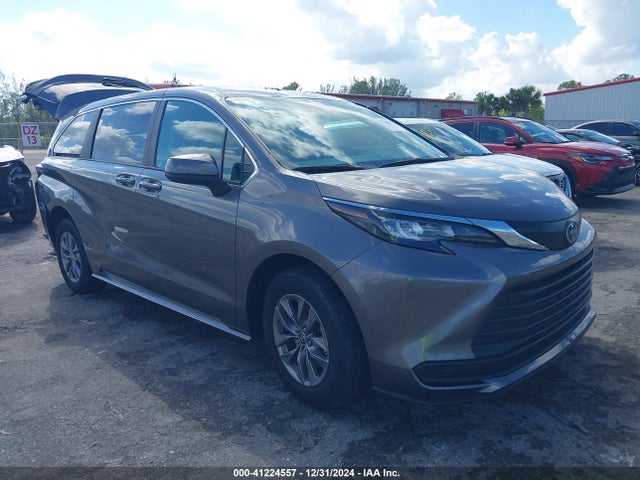 Toyota SIENNA LE 2024 5TDKRKEC3RS187306 Image 1