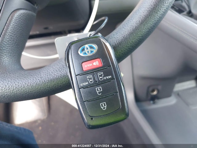 5TDKRKEC3RS187306 Toyota SIENNA LE