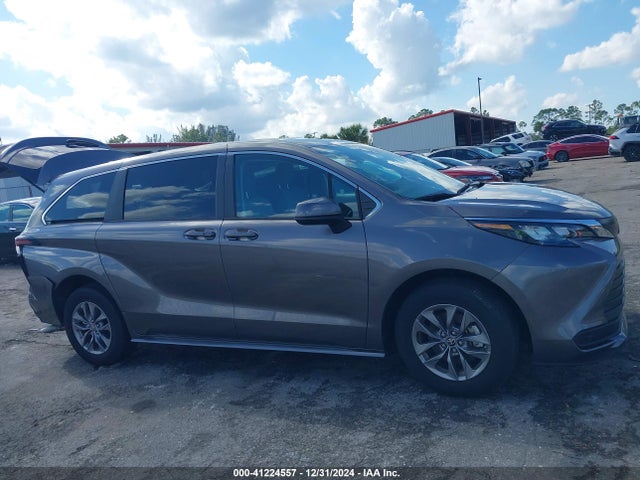 5TDKRKEC3RS187306 Toyota SIENNA LE