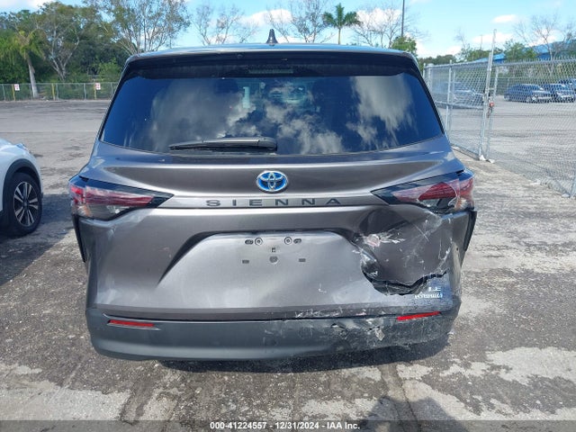 5TDKRKEC3RS187306 Toyota SIENNA LE