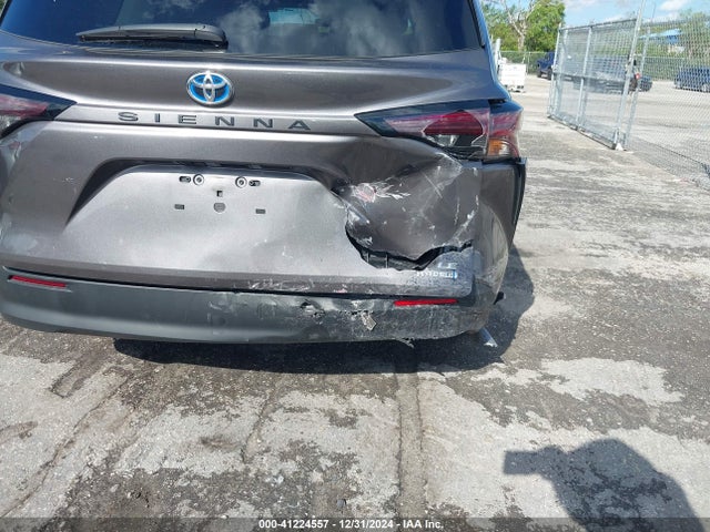 5TDKRKEC3RS187306 Toyota SIENNA LE