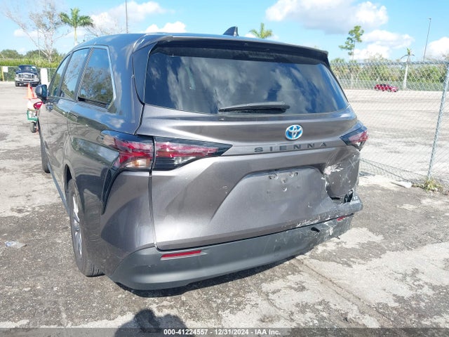 5TDKRKEC3RS187306 Toyota SIENNA LE