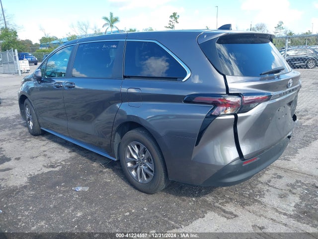 5TDKRKEC3RS187306 Toyota SIENNA LE