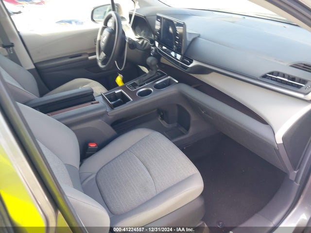 5TDKRKEC3RS187306 Toyota SIENNA LE